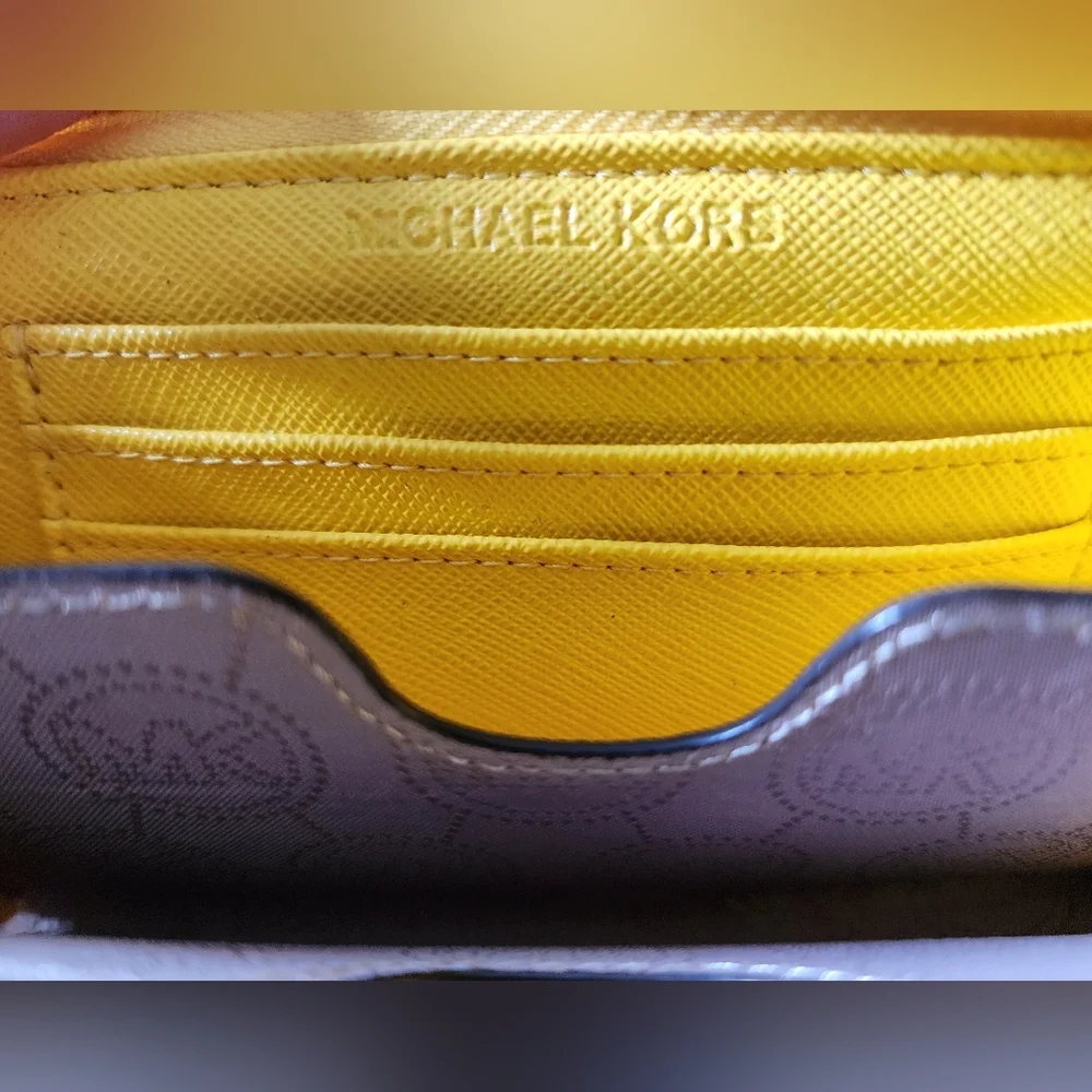 Preowned‎ Michael Kors yellow wristlet womens wallet